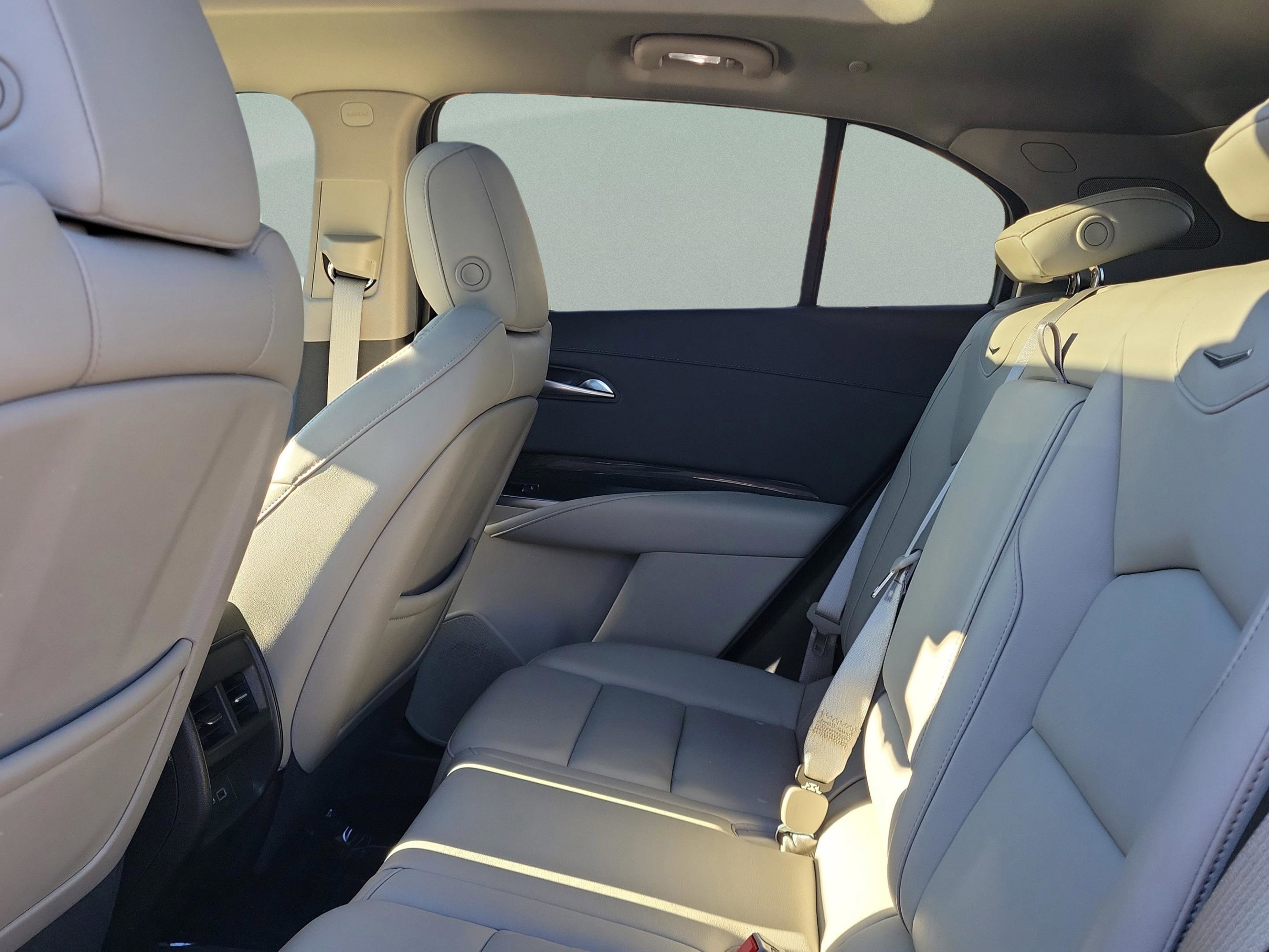 Used 2022 Cadillac XT4 Premium Luxury w/ Enhanced Visibility Package image 14