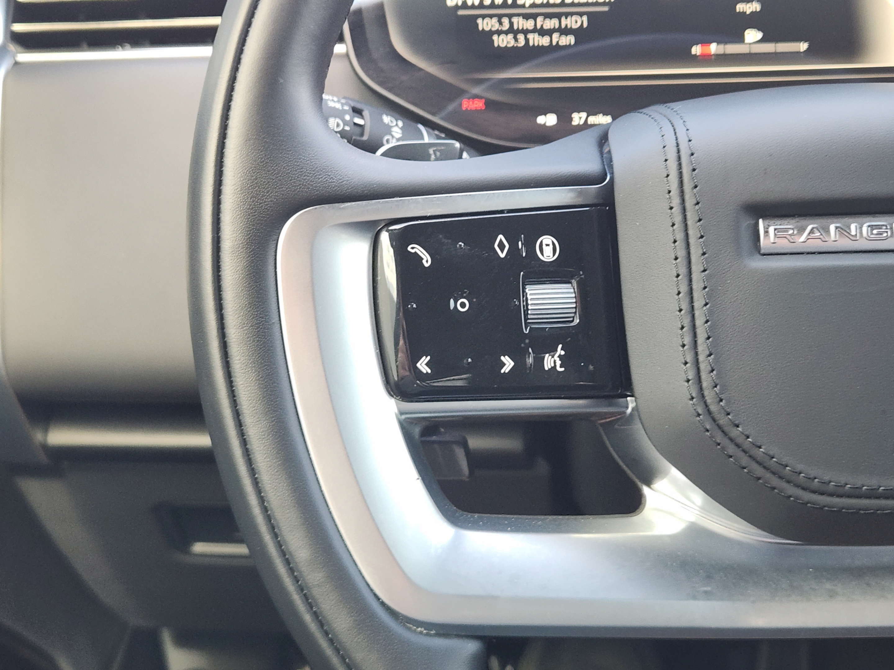 Certified 2024 Land Rover Range Rover SV AWD/4WD image 23
