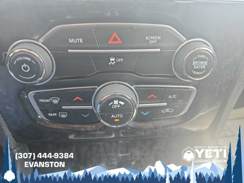 Used 2017 Chrysler 300 C AWD/4WD image 22