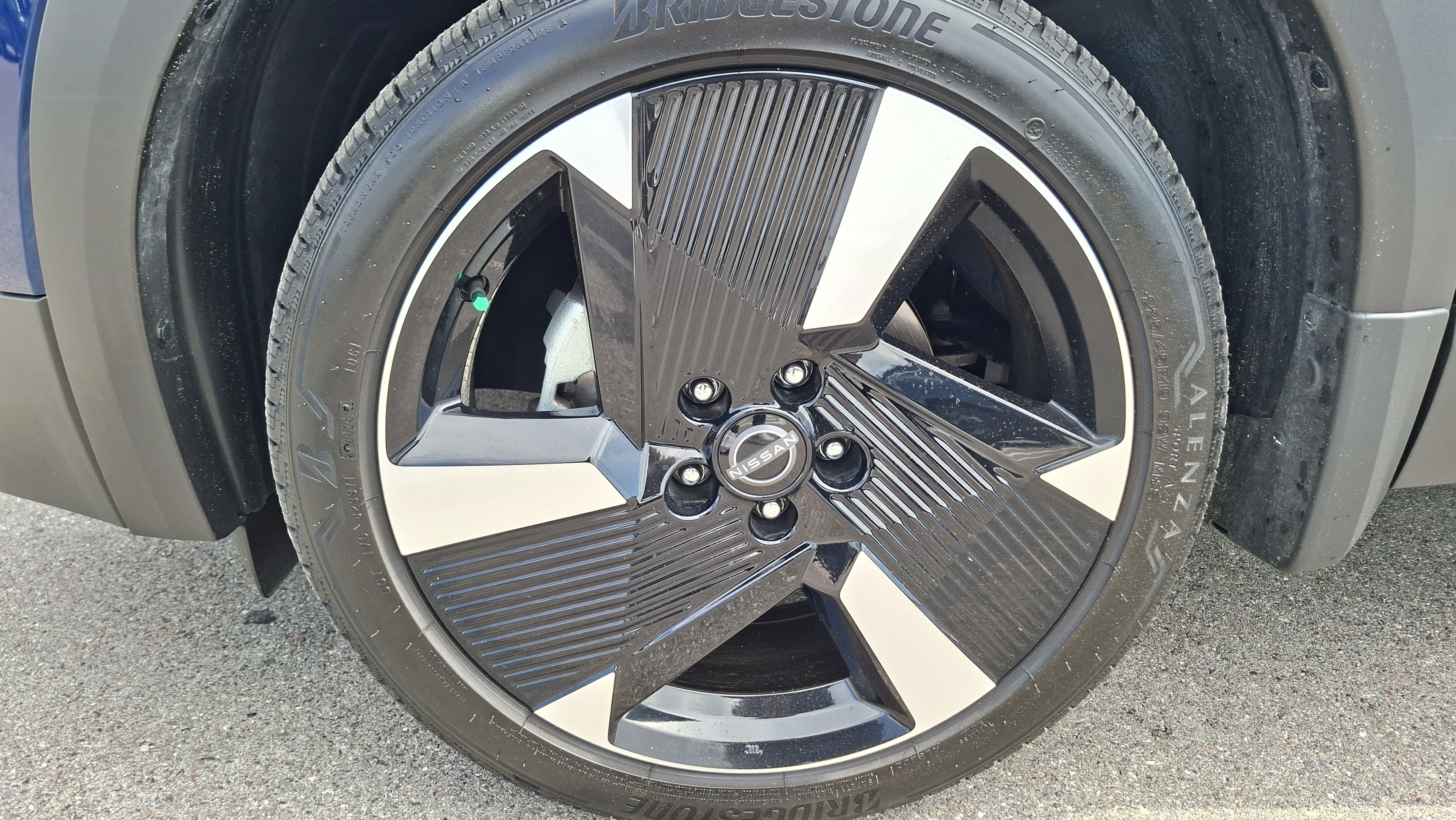 Certified 2025 Nissan Kicks SR FWD image 25