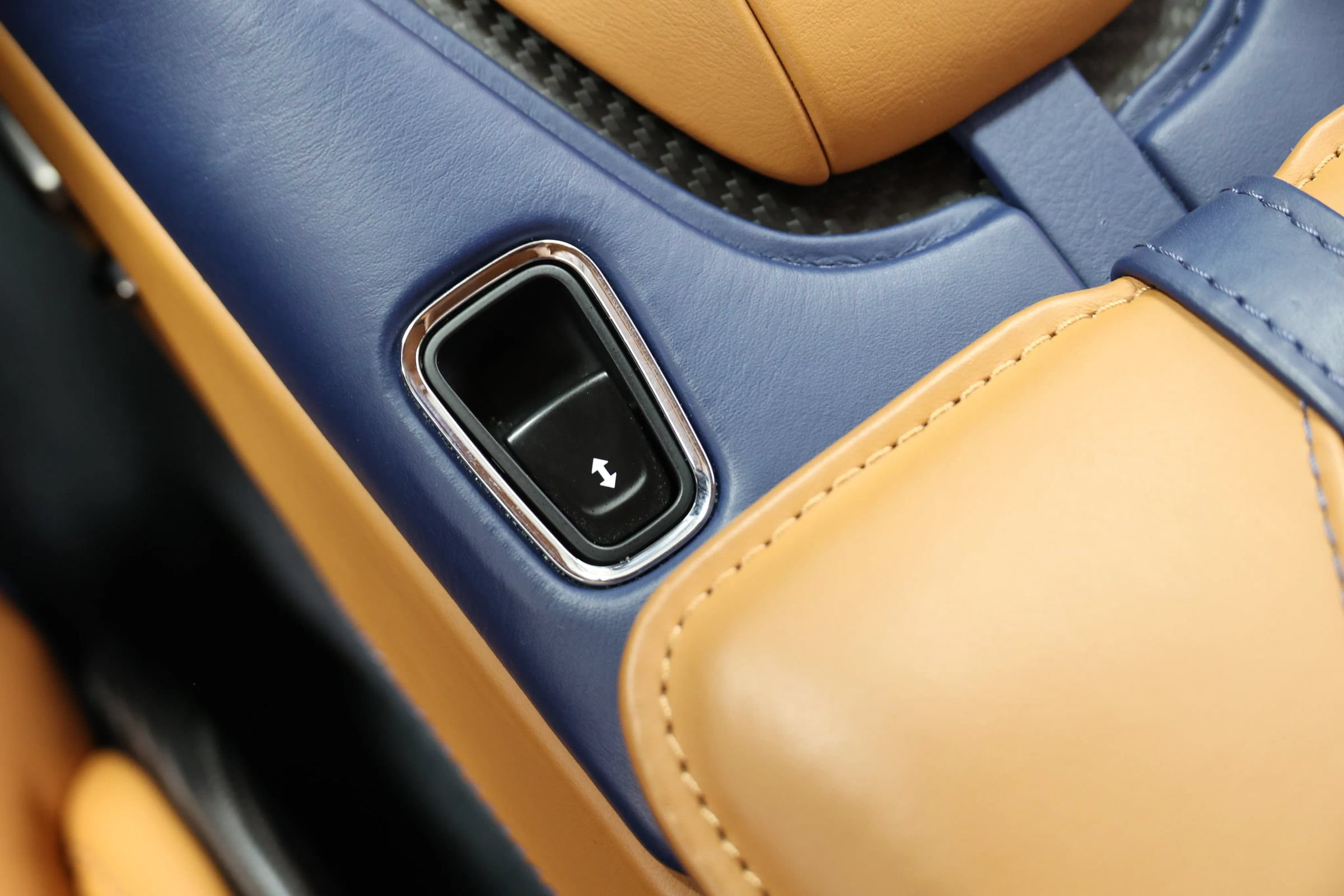 Used 2023 Aston Martin DBS Coupe RWD image 57