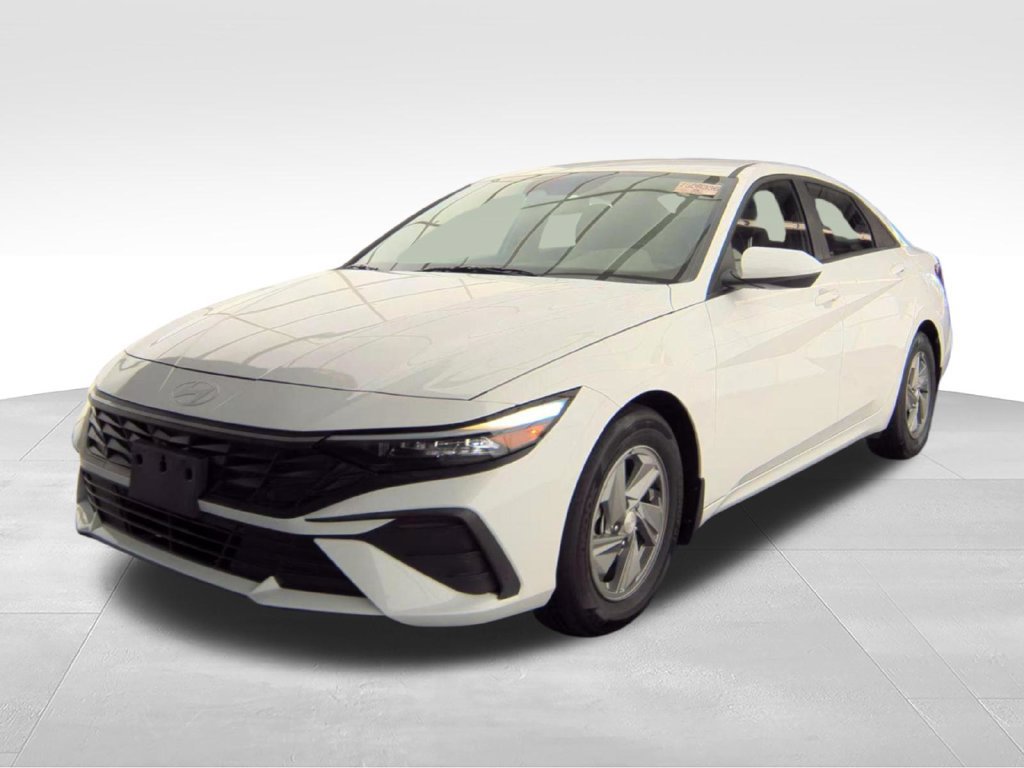 Certified 2025 Hyundai Elantra SE FWD image 1