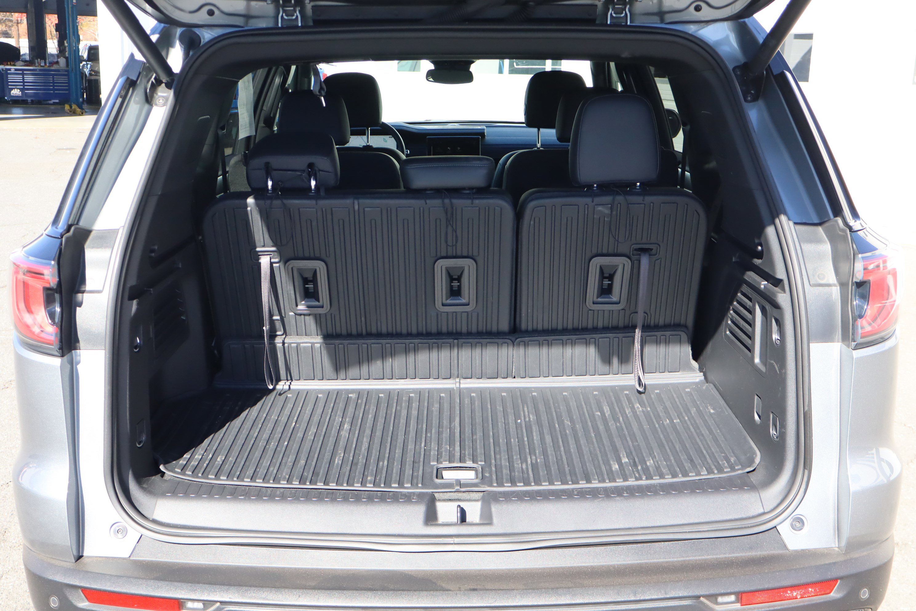 Used 2024 GMC Acadia Elevation w/ Black Edition image 33