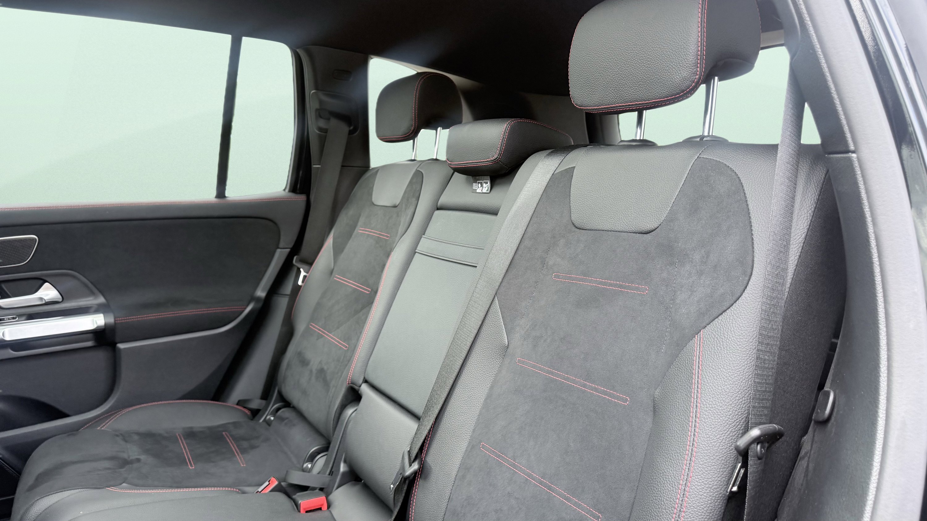 Used 2024 Mercedes-Benz GLB 250 image 34