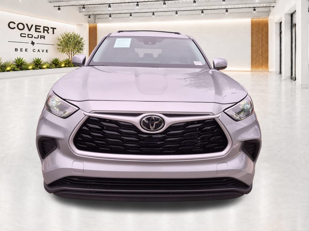 Used 2023 Toyota Highlander L FWD image 3