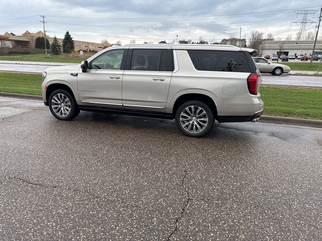 Used 2024 GMC Yukon XL Denali w/ Max Trailering Package image 29