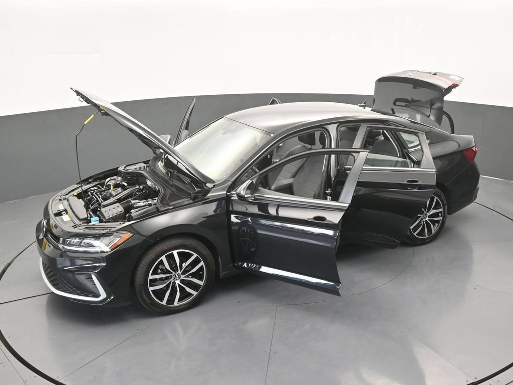 Used 2025 Volkswagen Jetta SE FWD image 61