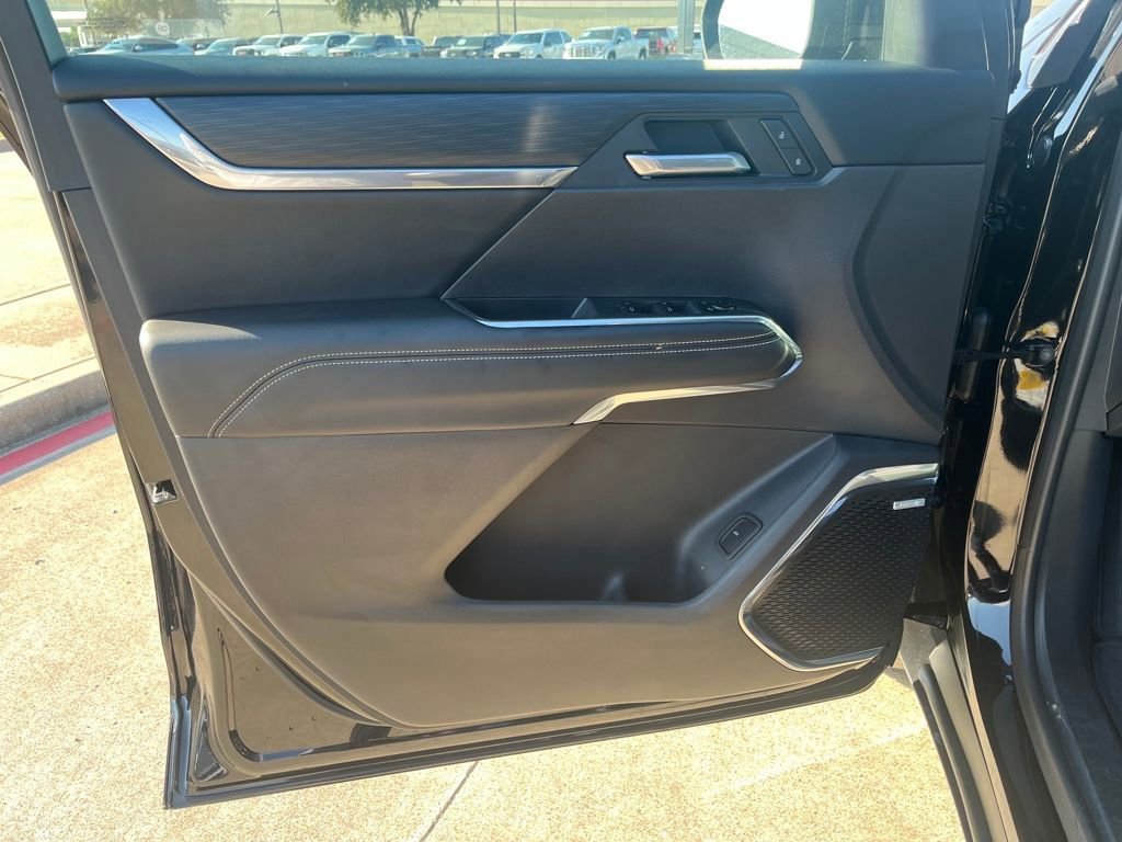 Used 2025 GMC Acadia Elevation image 17