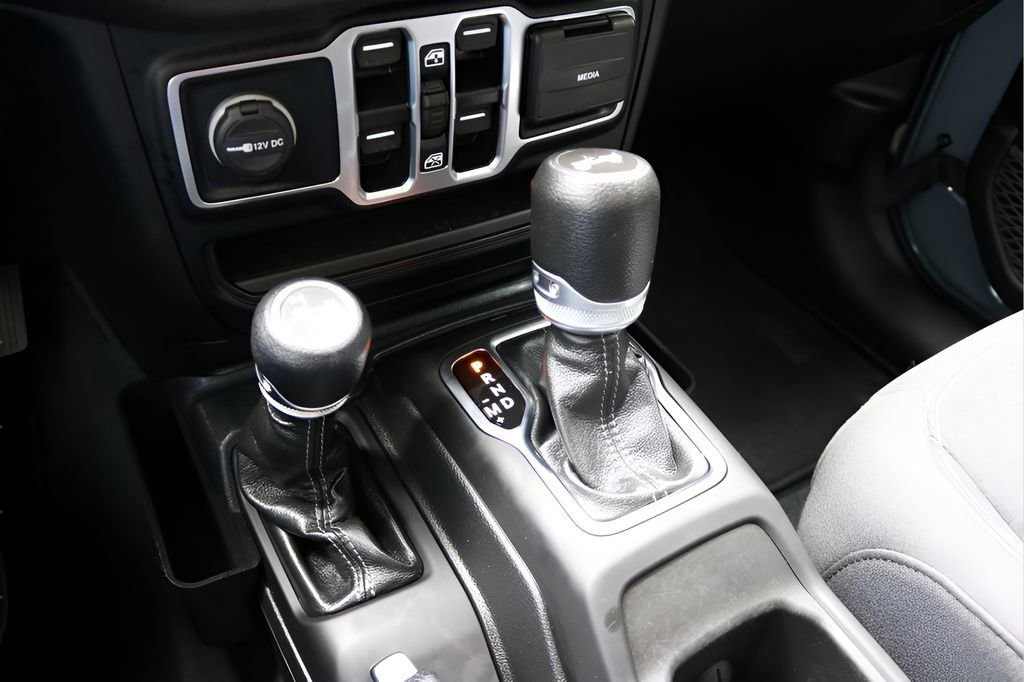 Used 2024 Jeep Wrangler Unlimited w/ Convenience Group AWD/4WD image 25