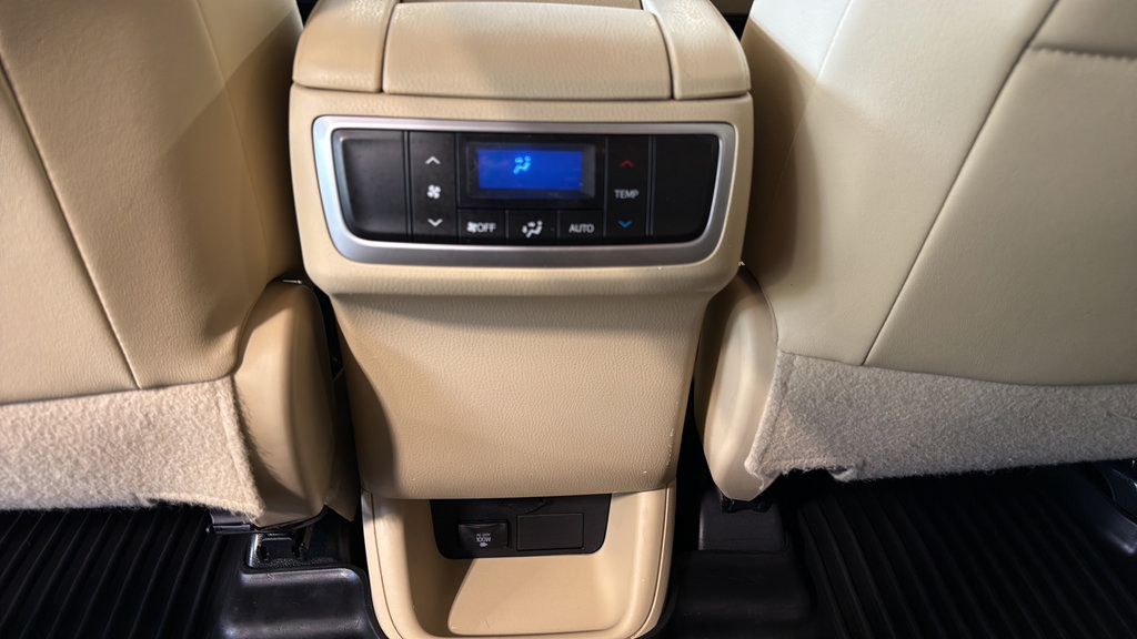 Used 2014 Toyota Highlander Limited AWD/4WD image 17