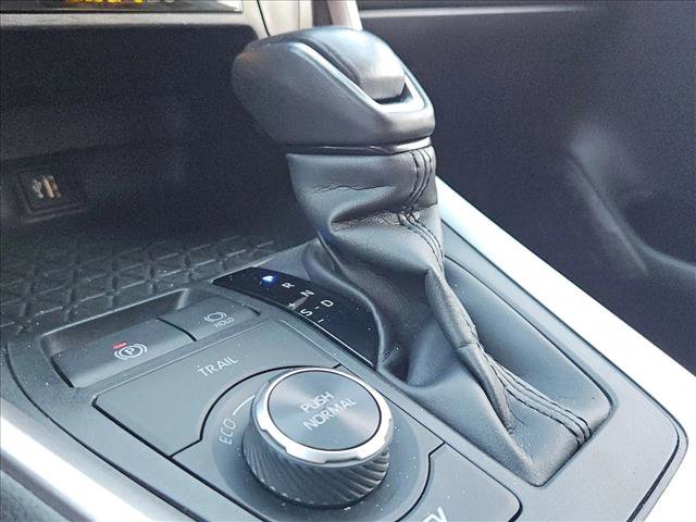 Used 2024 Toyota RAV4 SE image 12