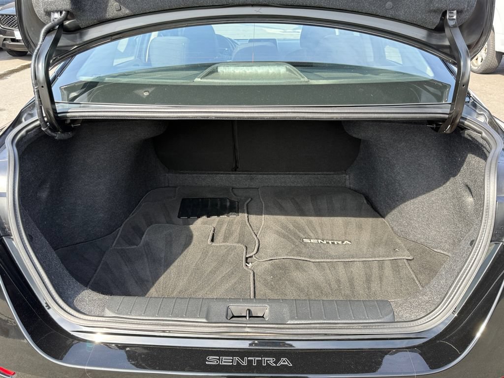 Used 2022 Nissan Sentra SR w/ Midnight Edition FWD image 23