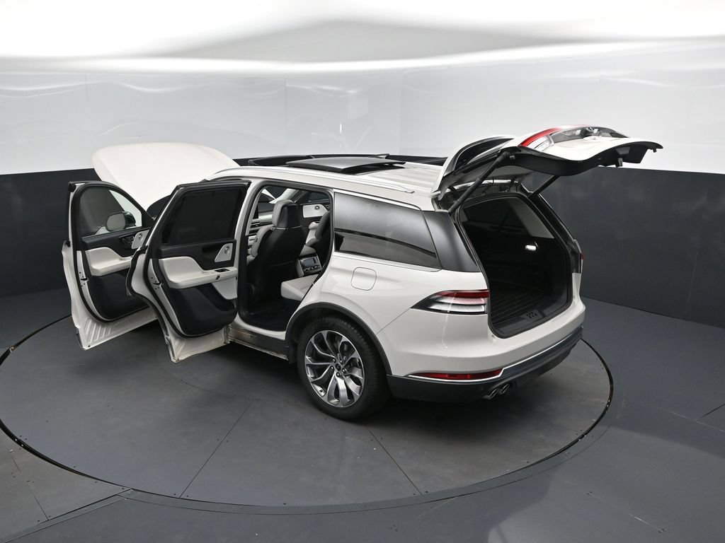 Used 2025 Lincoln Aviator Reserve w/ Luxury Package RWD image 2