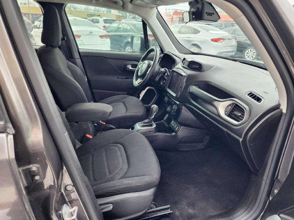 Used 2020 Jeep Renegade Latitude w/ UConnect 8.4 Nav Group image 10