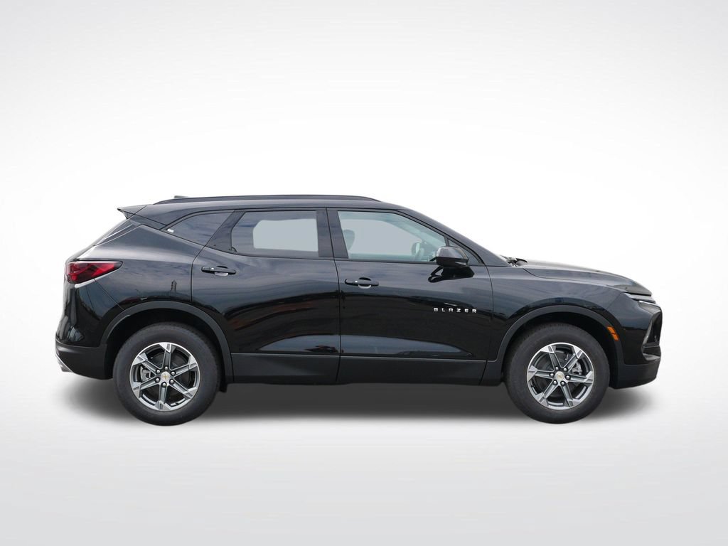 New 2026 Chevrolet Blazer LT w/ Convenience Package AWD/4WD image 2