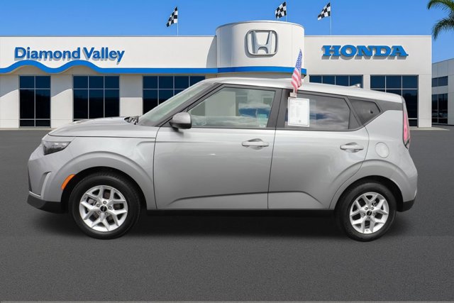 Used 2025 Kia Soul LX w/ LX Technology Package FWD image 8