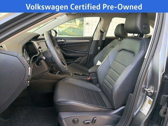 Certified 2022 Volkswagen Jetta SE image 18