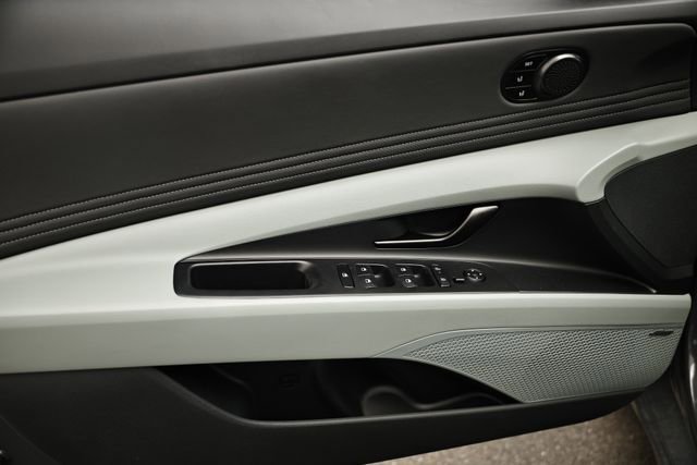 New 2025 Hyundai Elantra Limited image 8