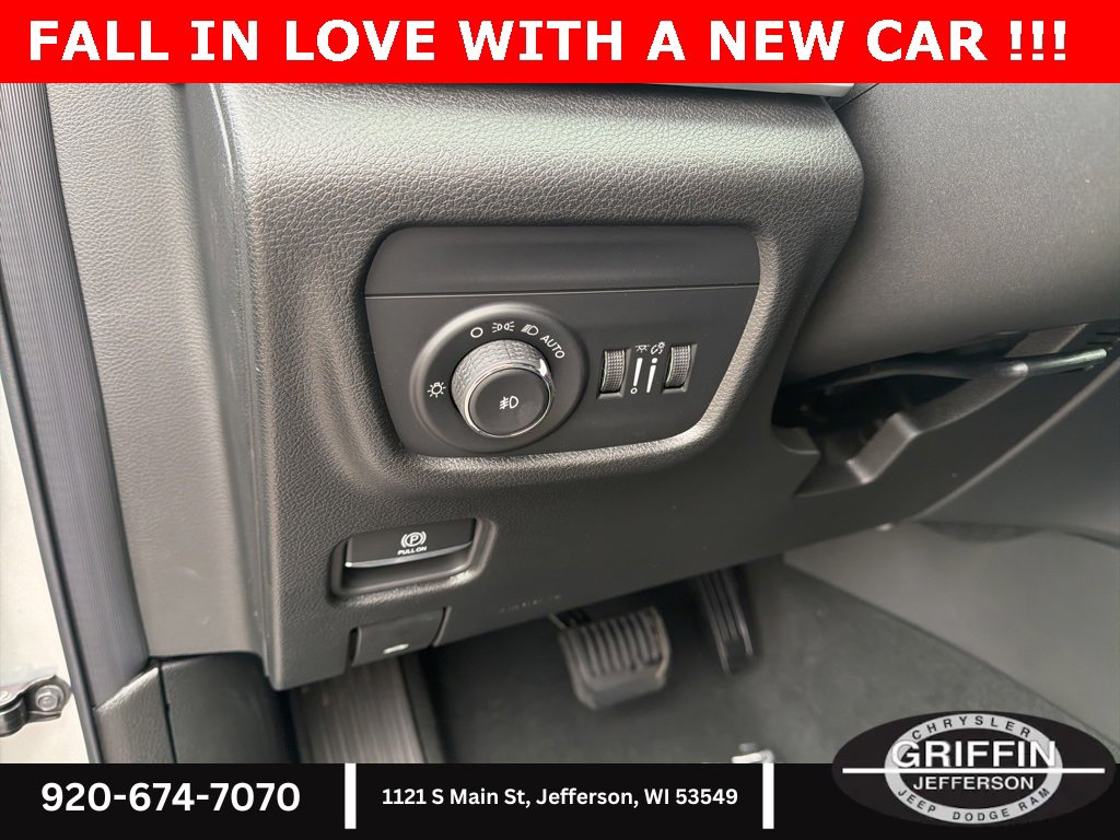 New 2025 Jeep Grand Cherokee Limited w/ Black Appearance Package image 20