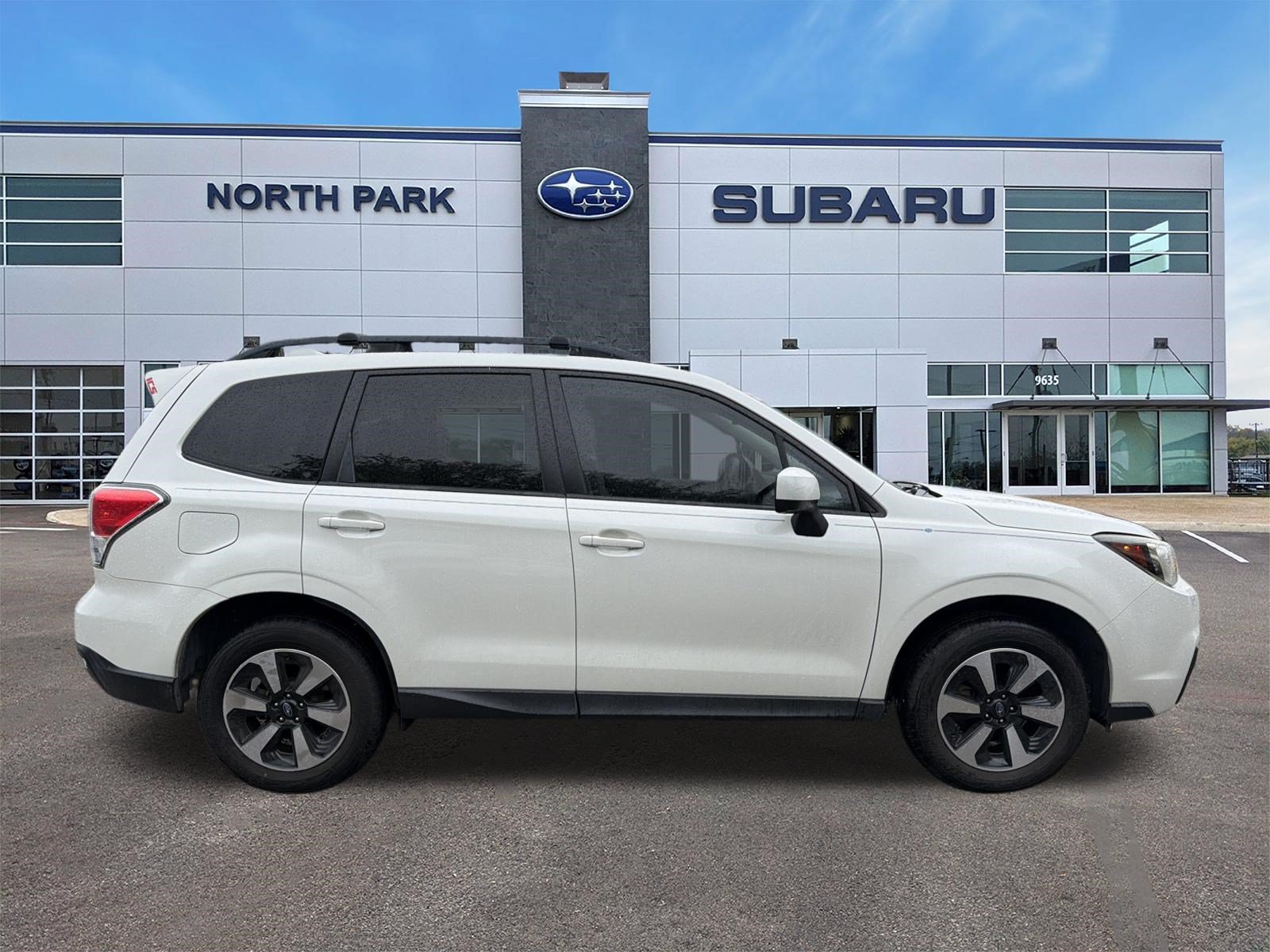 Used 2017 Subaru Forester 2.5i Premium AWD/4WD image 2