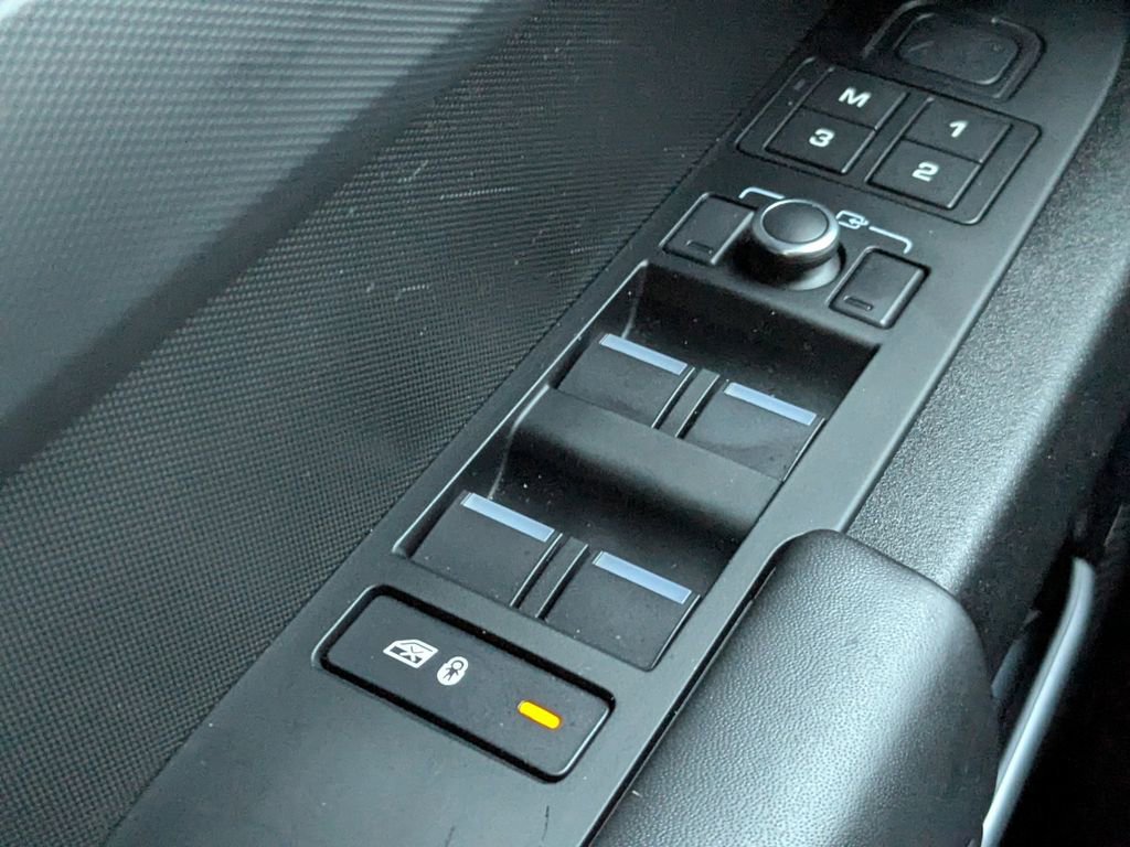 Used 2023 Land Rover Defender 110 V8 image 24
