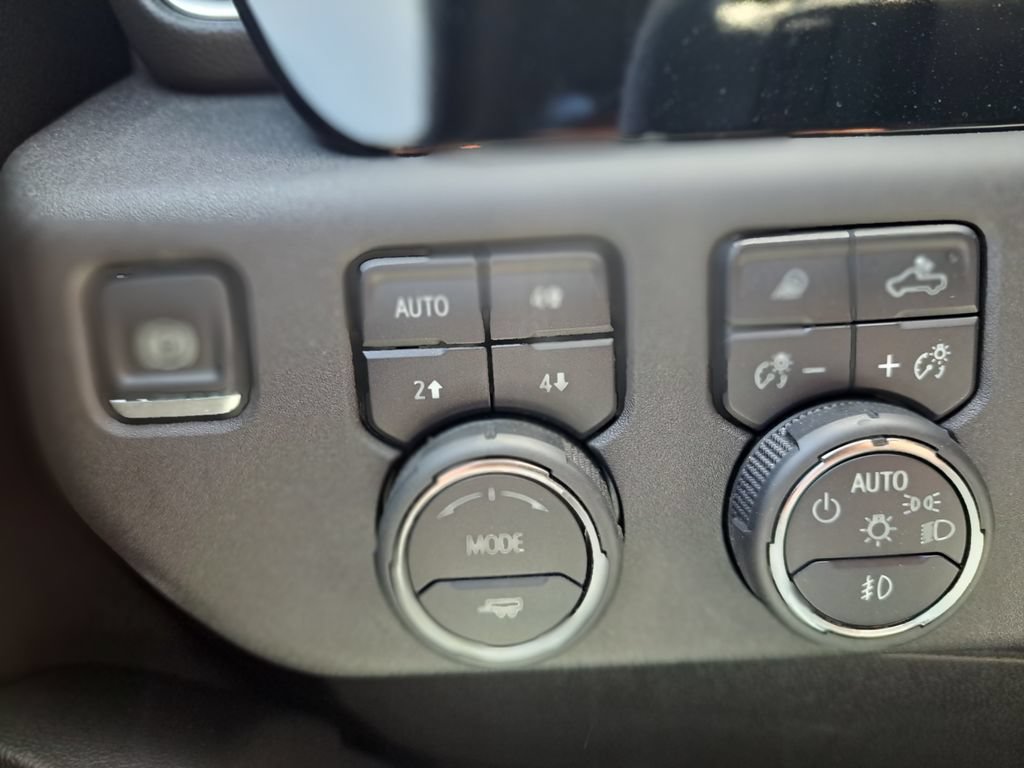 Used 2024 Chevrolet Silverado 1500 LTZ AWD/4WD image 18
