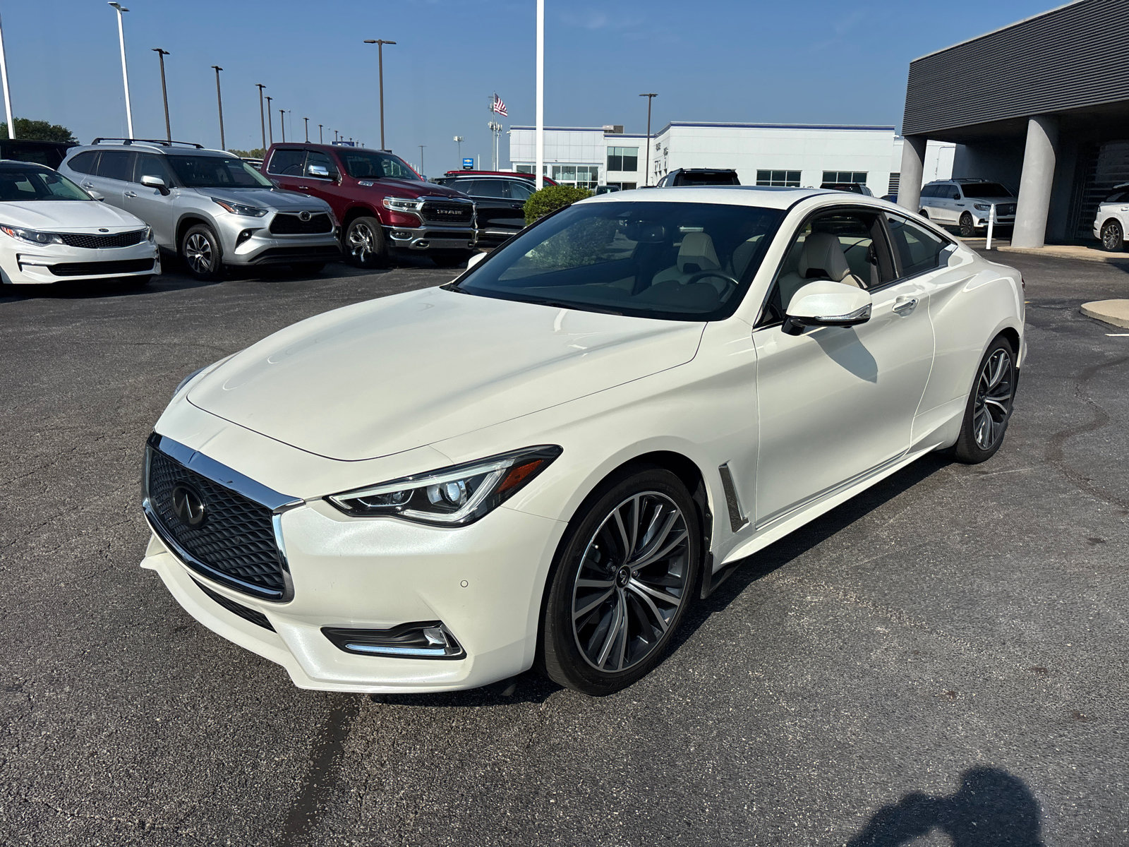 Used 2021 INFINITI Q60 3.0t Luxe w/ Essential Package AWD/4WD image 3