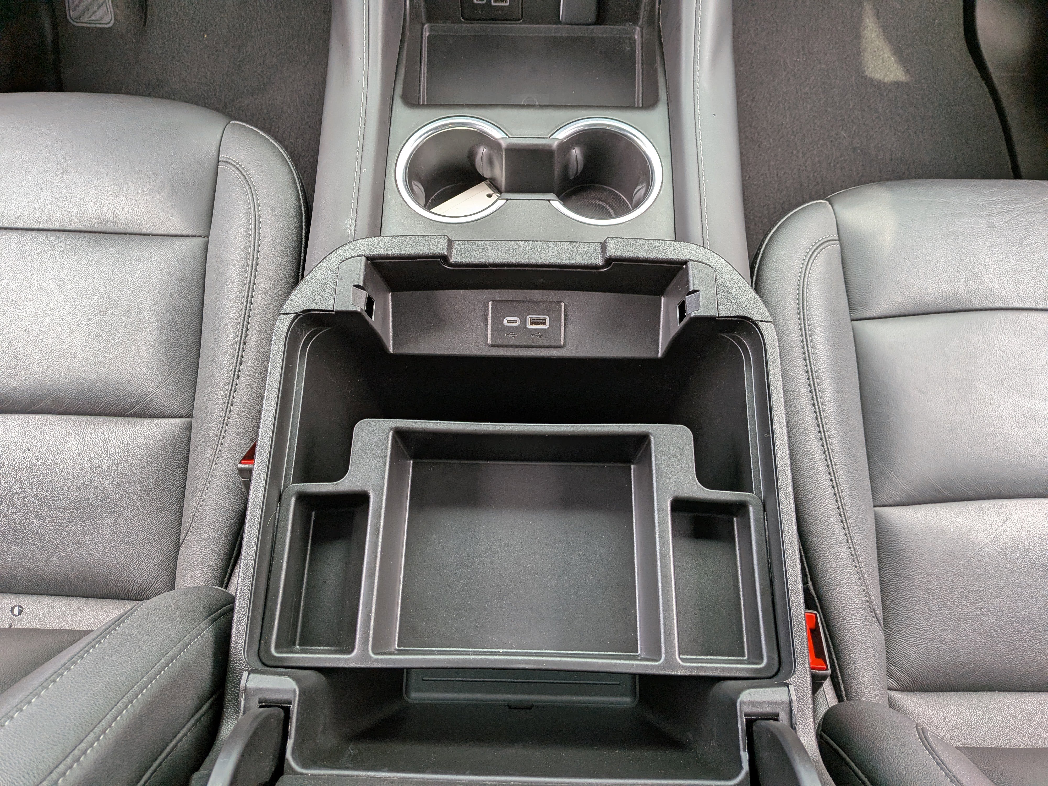 Used 2024 Chevrolet Suburban LT w/ Luxury Package image 32