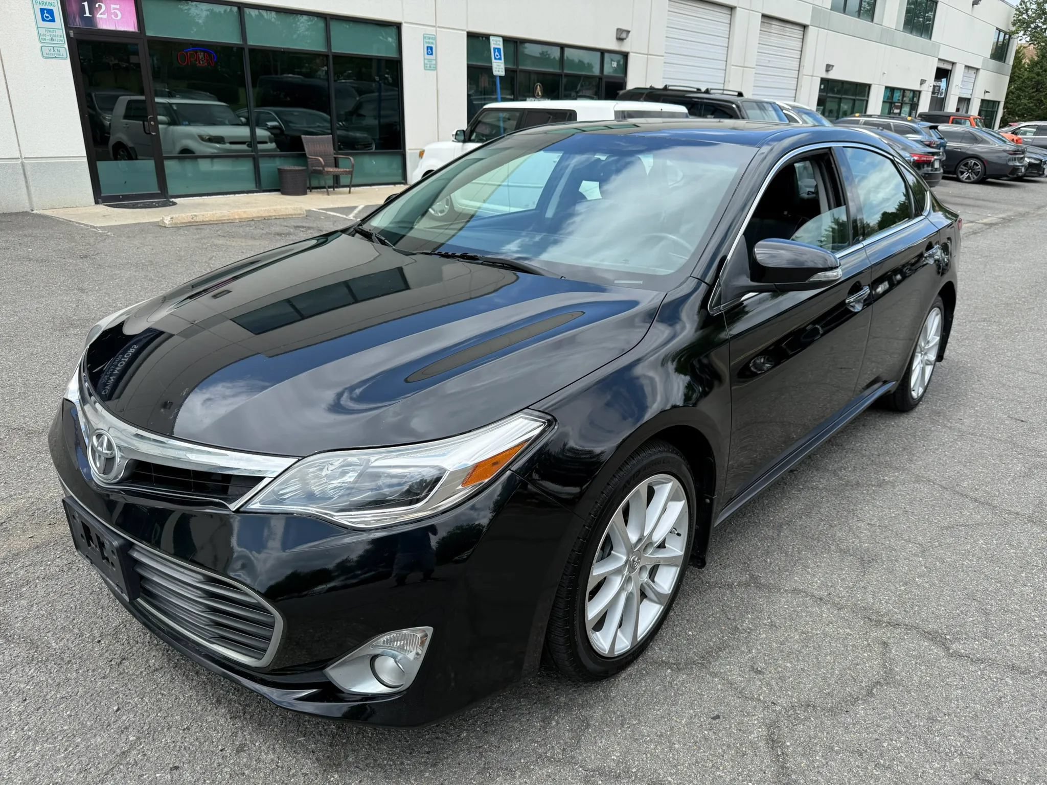 Used 2013 Toyota Avalon XLE Touring FWD image 11
