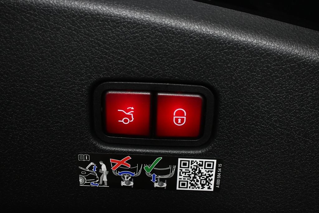 Certified 2026 Mercedes-Benz CLE 300 4MATIC Coupe image 27