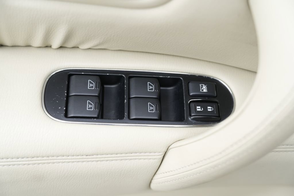 Used 2012 INFINITI QX56 4WD w/ Deluxe Touring Pkg image 25