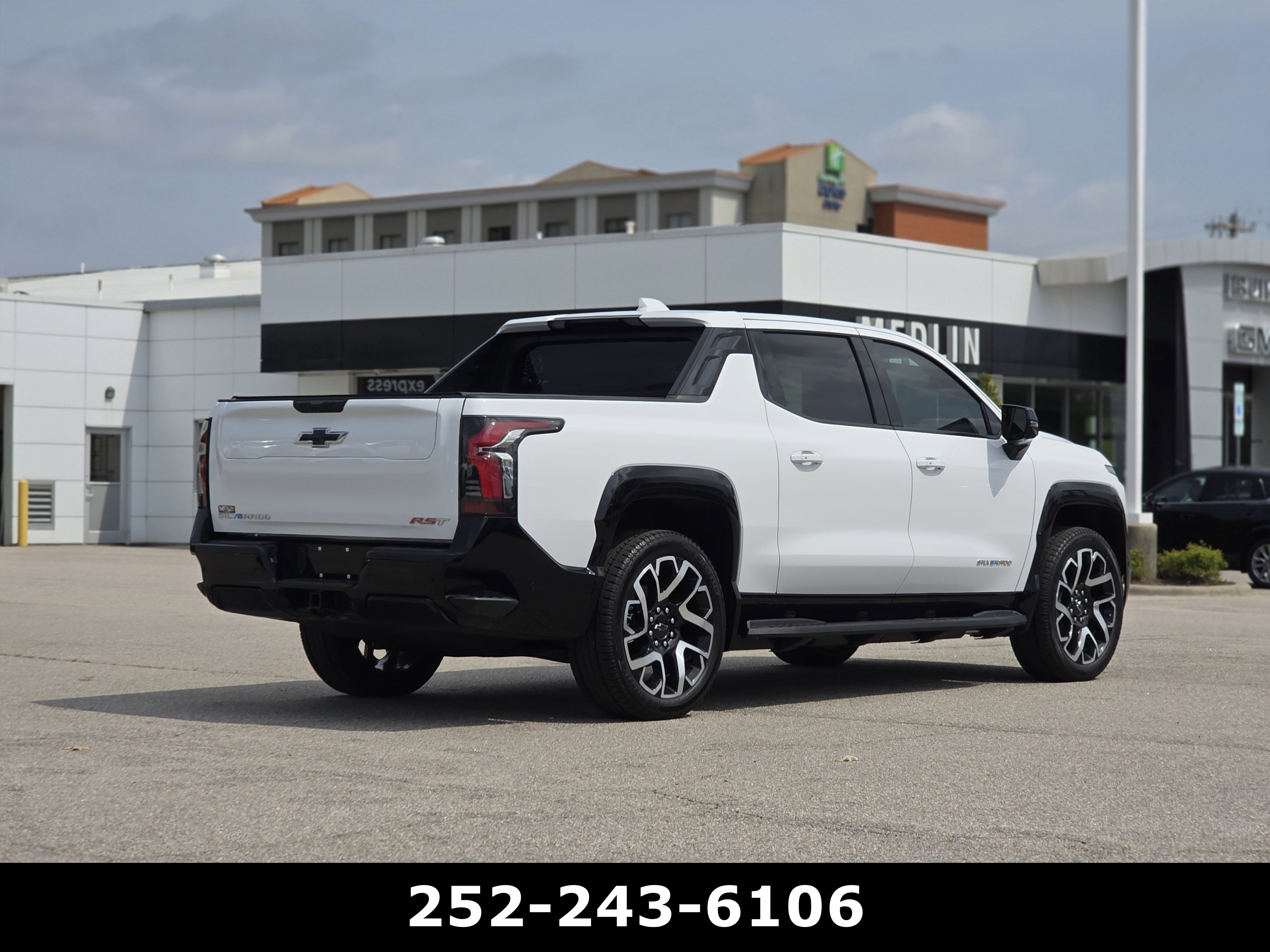 Used 2025 Chevrolet Silverado EV RST AWD/4WD image 7