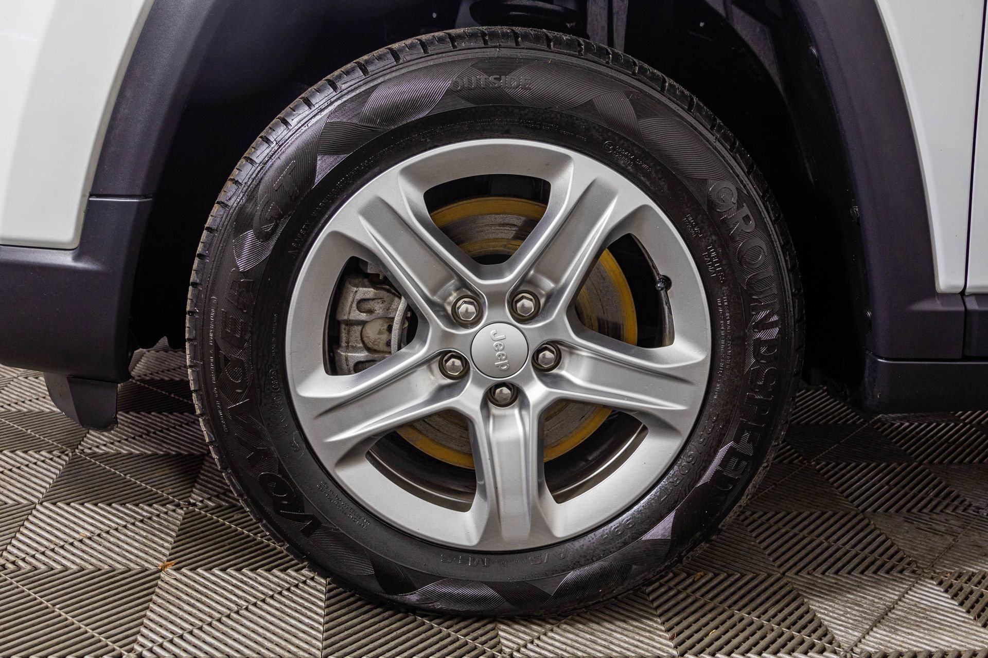 Used 2023 Jeep Compass Latitude image 47