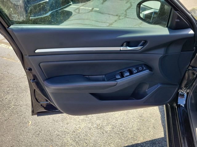 Used 2024 Nissan Altima 2.5 SR image 8