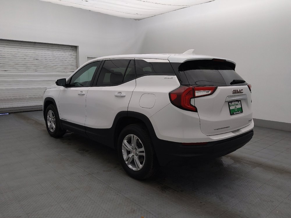 Used 2024 GMC Terrain SLE image 3