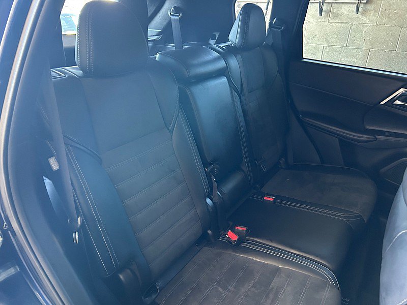 Used 2024 Mitsubishi Outlander AWD image 29