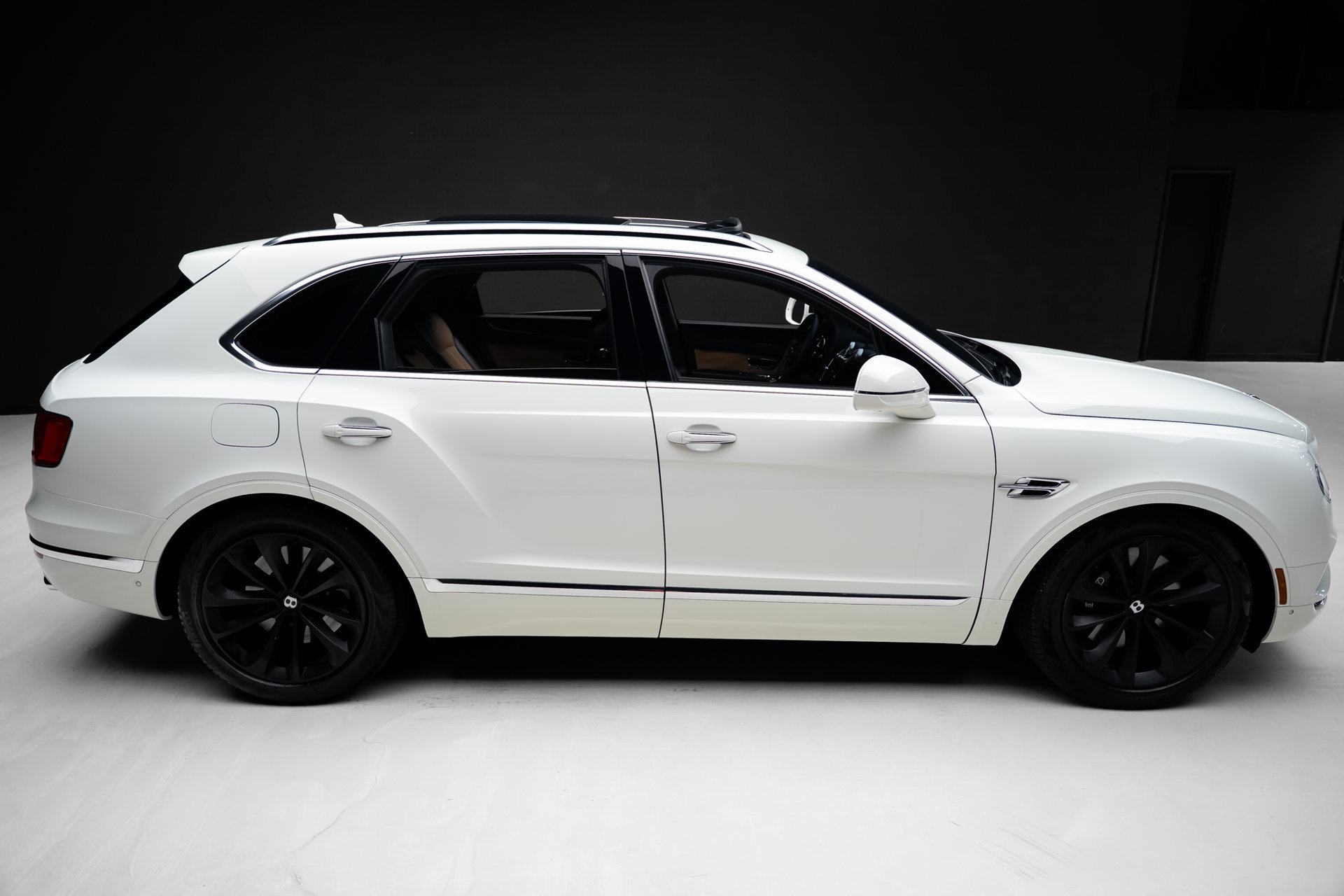 Used 2018 Bentley Bentayga AWD/4WD image 33