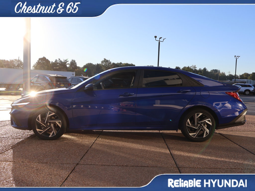 Certified 2025 Hyundai Elantra SEL FWD image 3