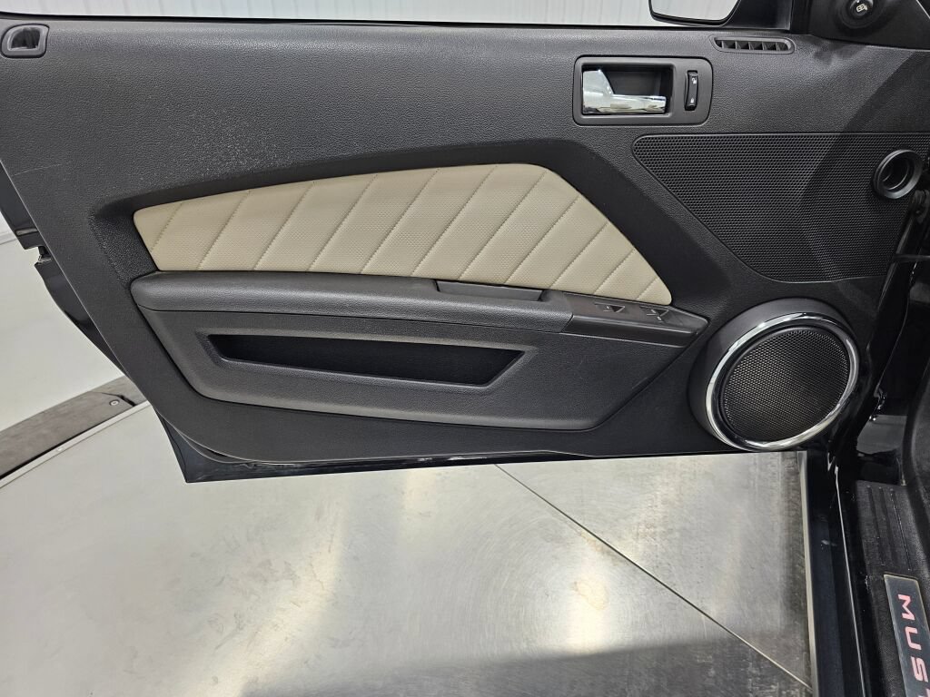 Used 2012 Ford Mustang GT Premium RWD image 34
