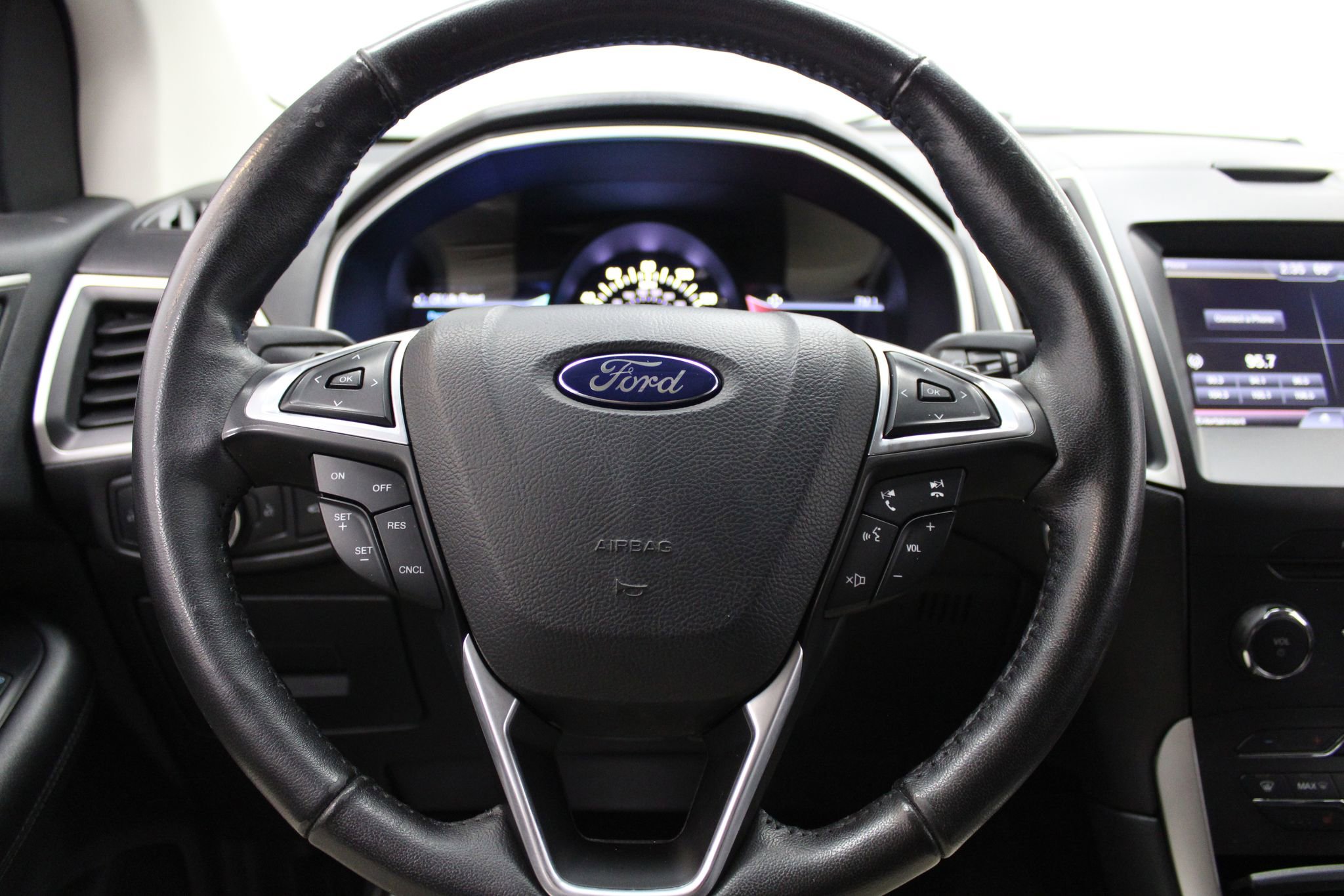 Used 2015 Ford Edge SEL w/ Equipment Group 201A AWD/4WD image 32