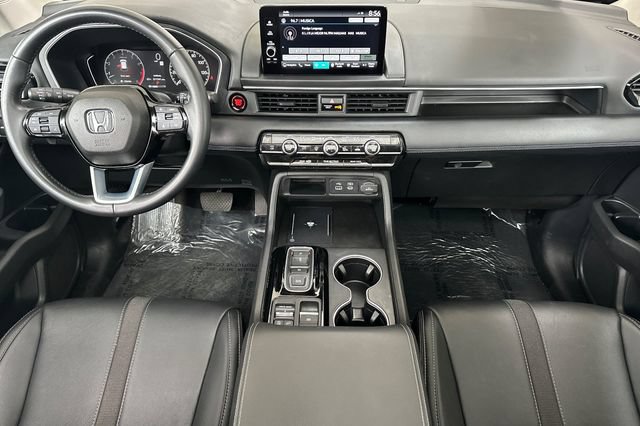 Used 2025 Honda Pilot Touring image 15