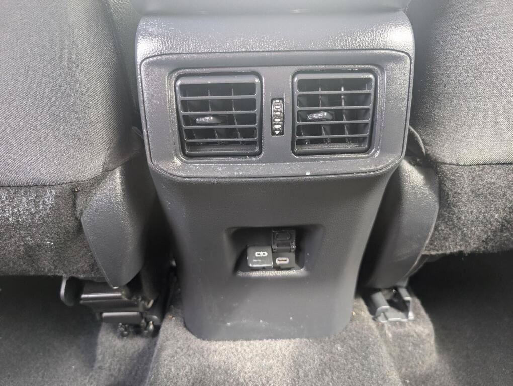 Used 2025 Toyota RAV4 XLE AWD/4WD image 8