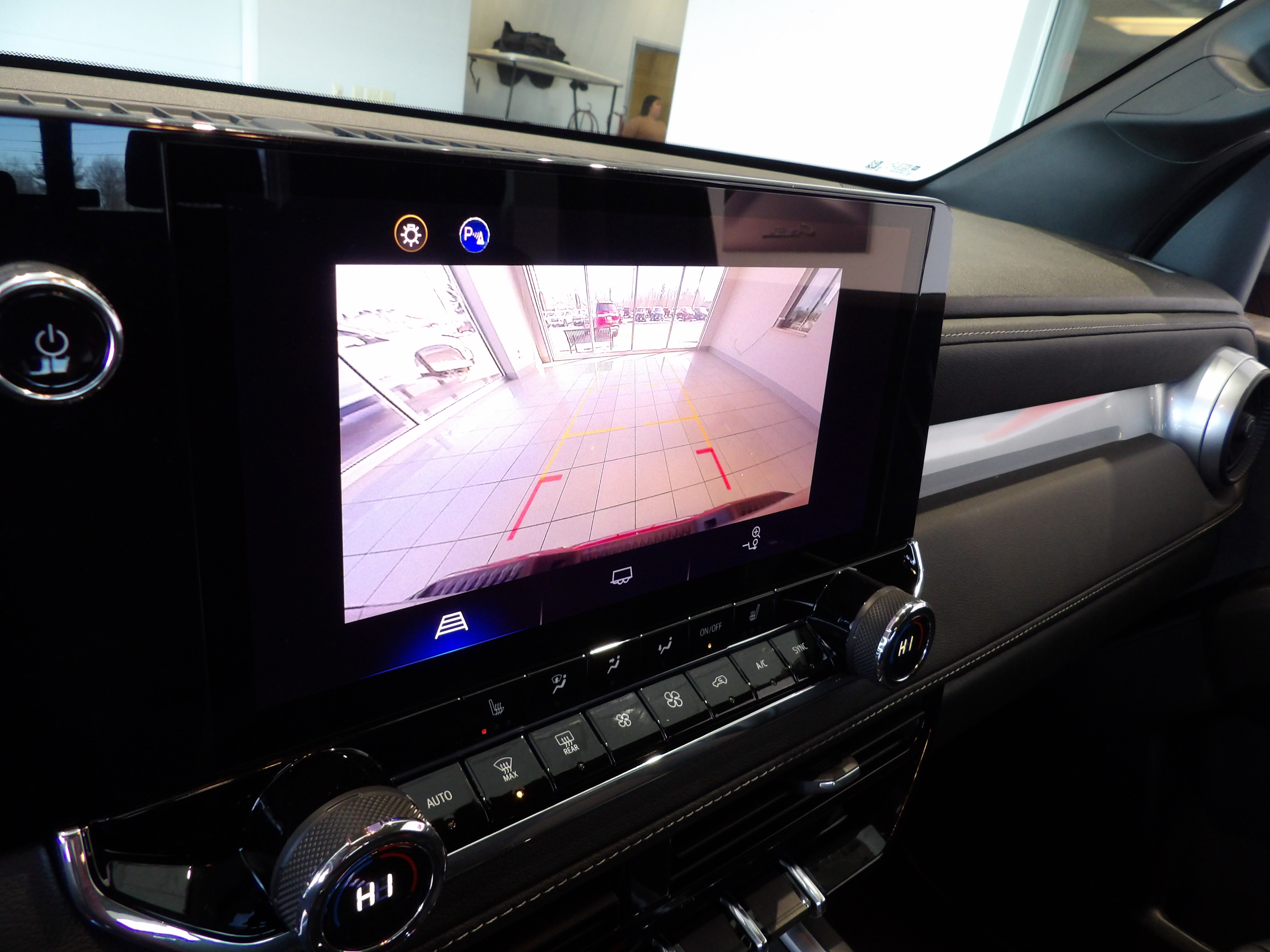 Used 2024 Chevrolet Colorado LT w/ LT Convenience Package III image 15