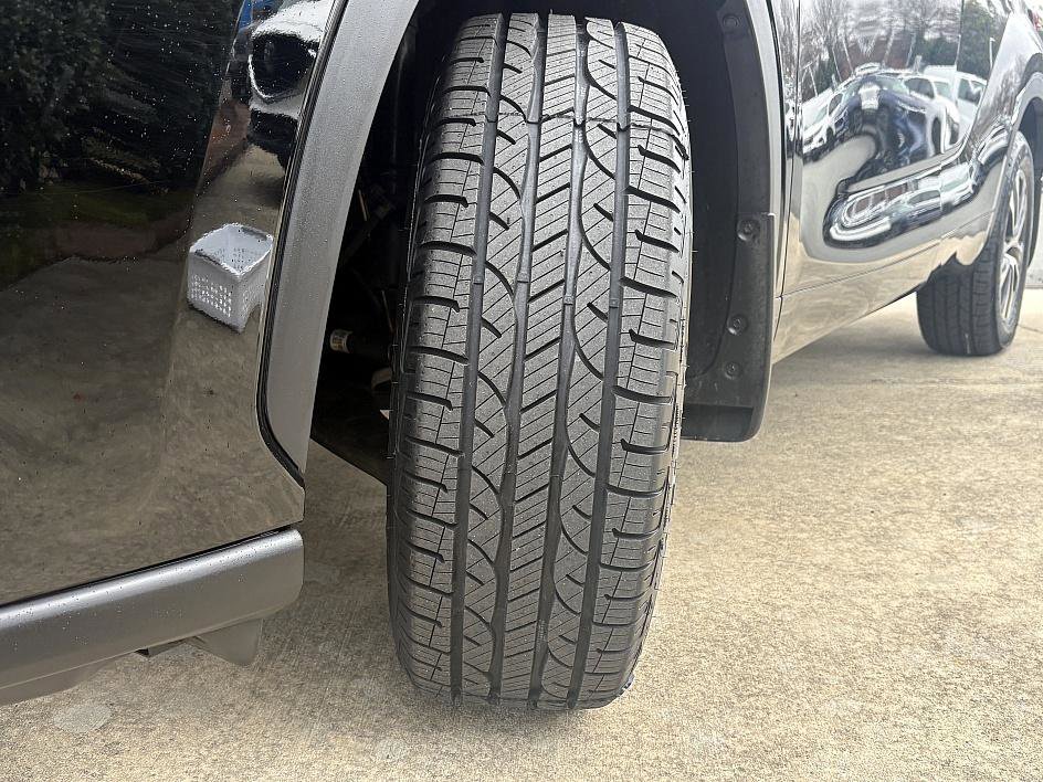 Used 2021 Toyota Highlander XLE image 28