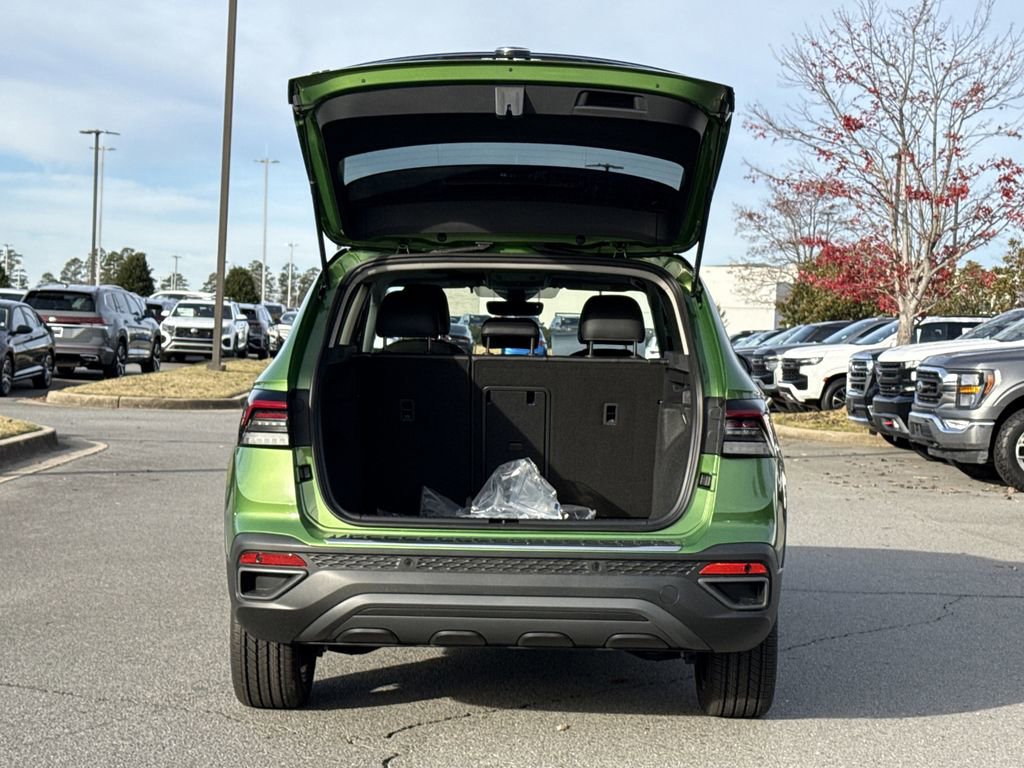 New 2026 Volkswagen Taos SE image 15