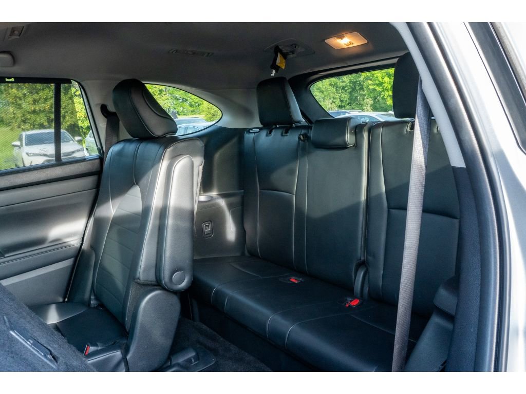 Used 2024 Toyota Highlander XLE FWD image 16