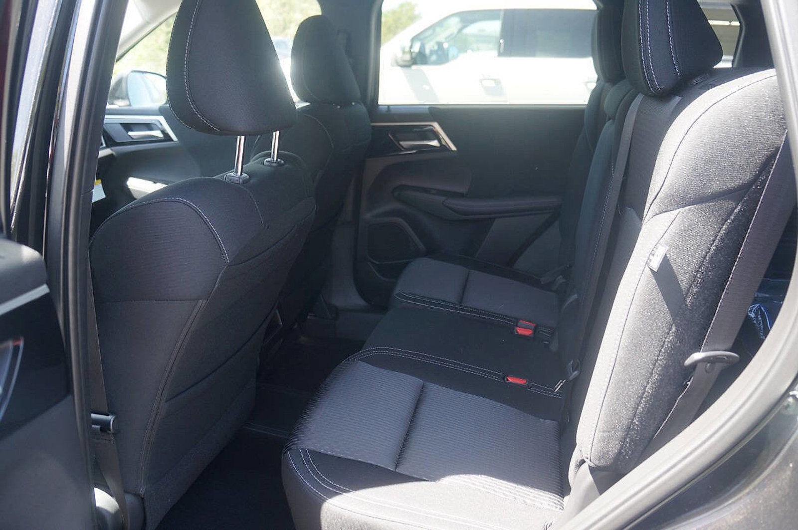 New 2025 Mitsubishi Outlander ES image 16