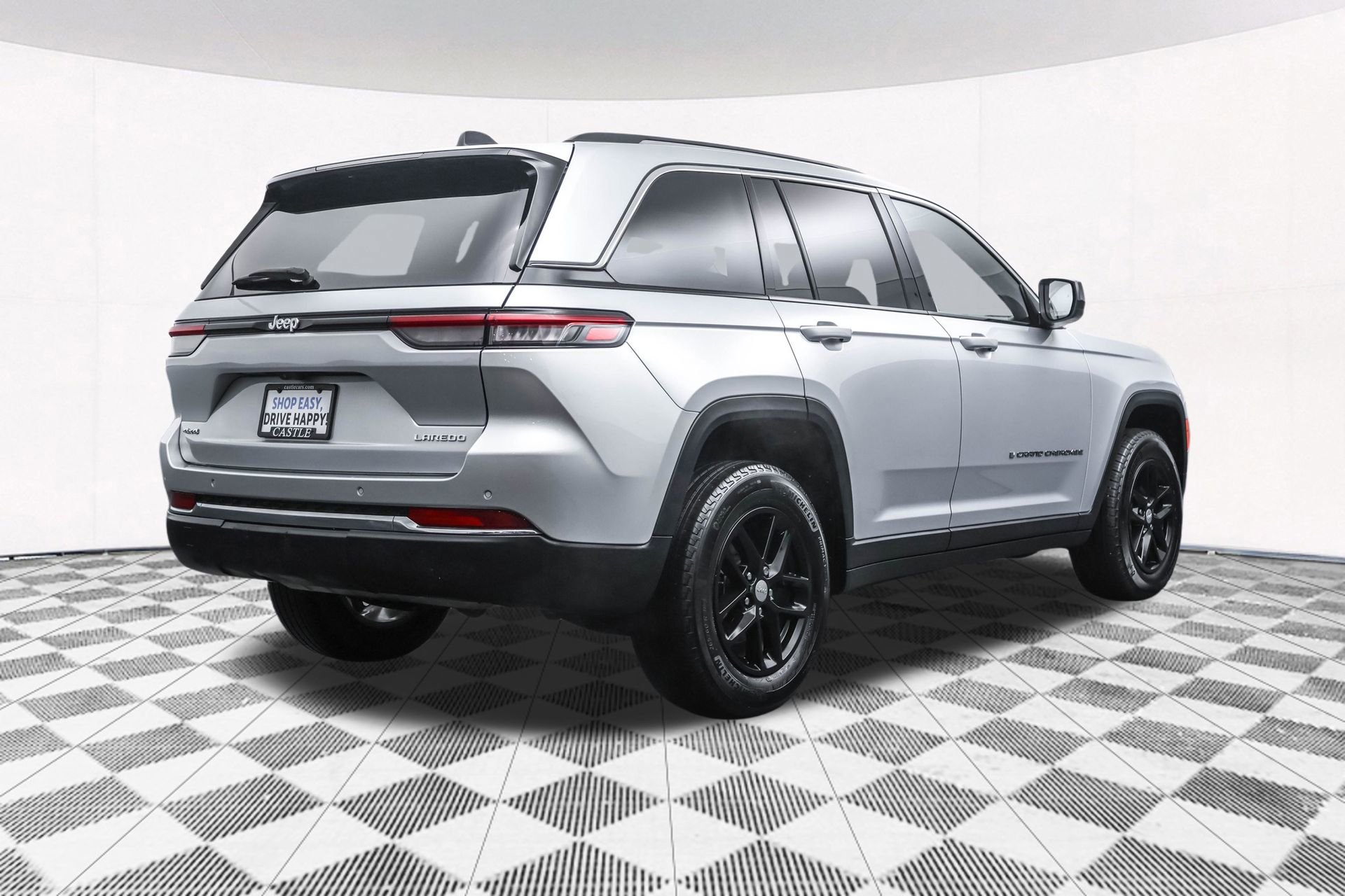 Used 2023 Jeep Grand Cherokee Laredo X image 45