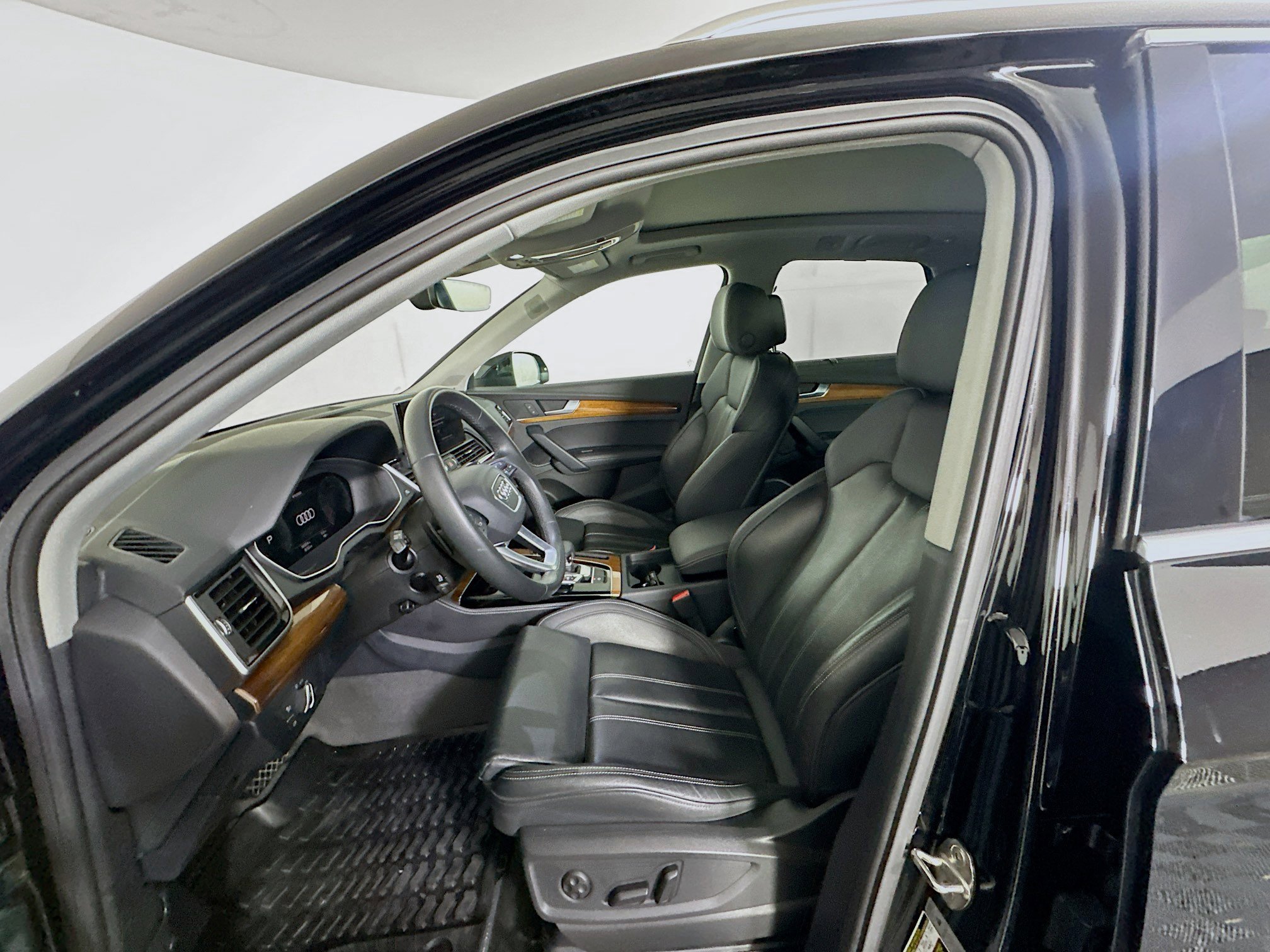 Used 2023 Audi Q5 2.0T Premium Plus w/ Premium Plus Package image 13