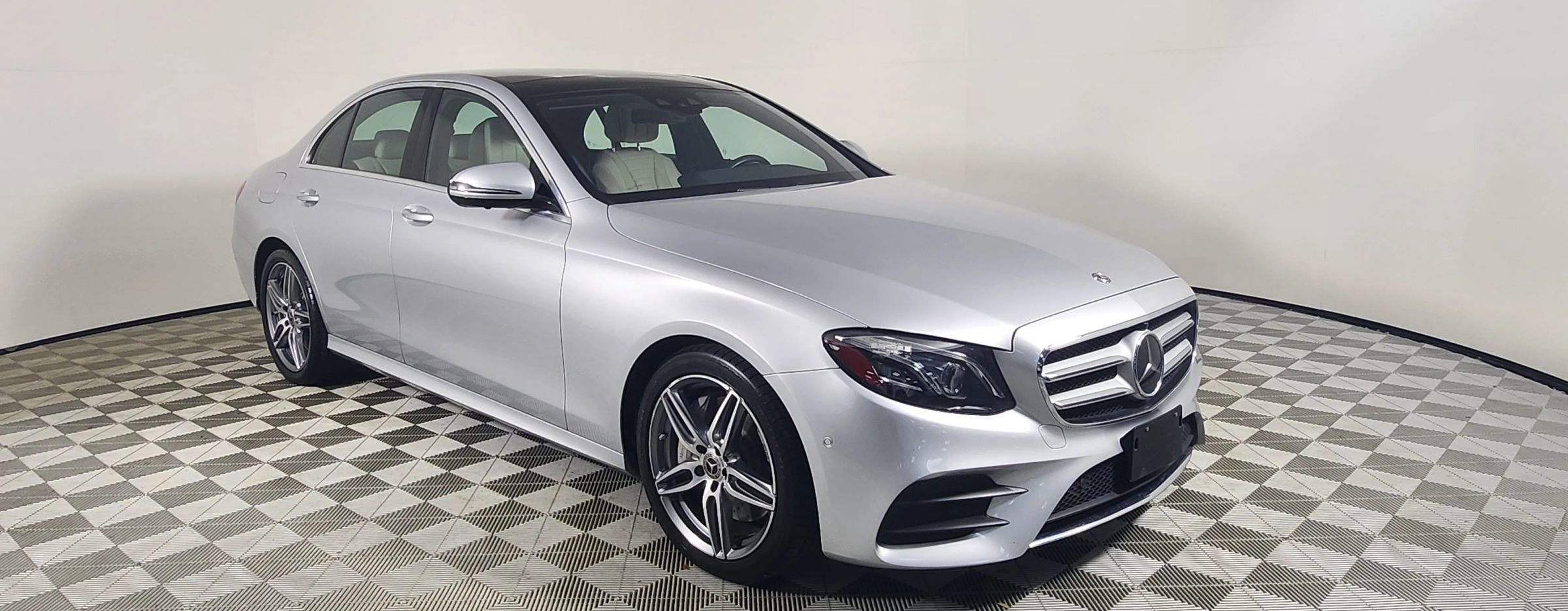 Used 2019 Mercedes-Benz E 450 E 450 4MATIC Sedan 4D image 1